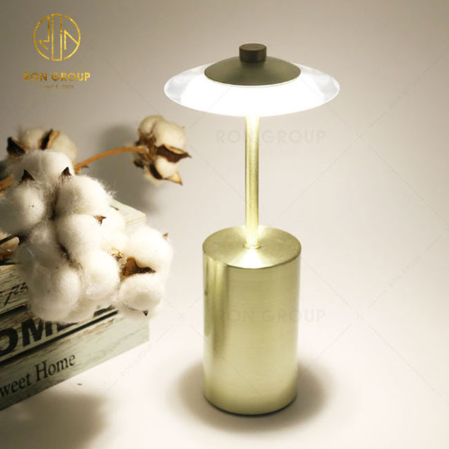 High Quality Metal Touch Rechargeable Battery Powered Wireless Table Lamp Restaurant Bar LED Table Light